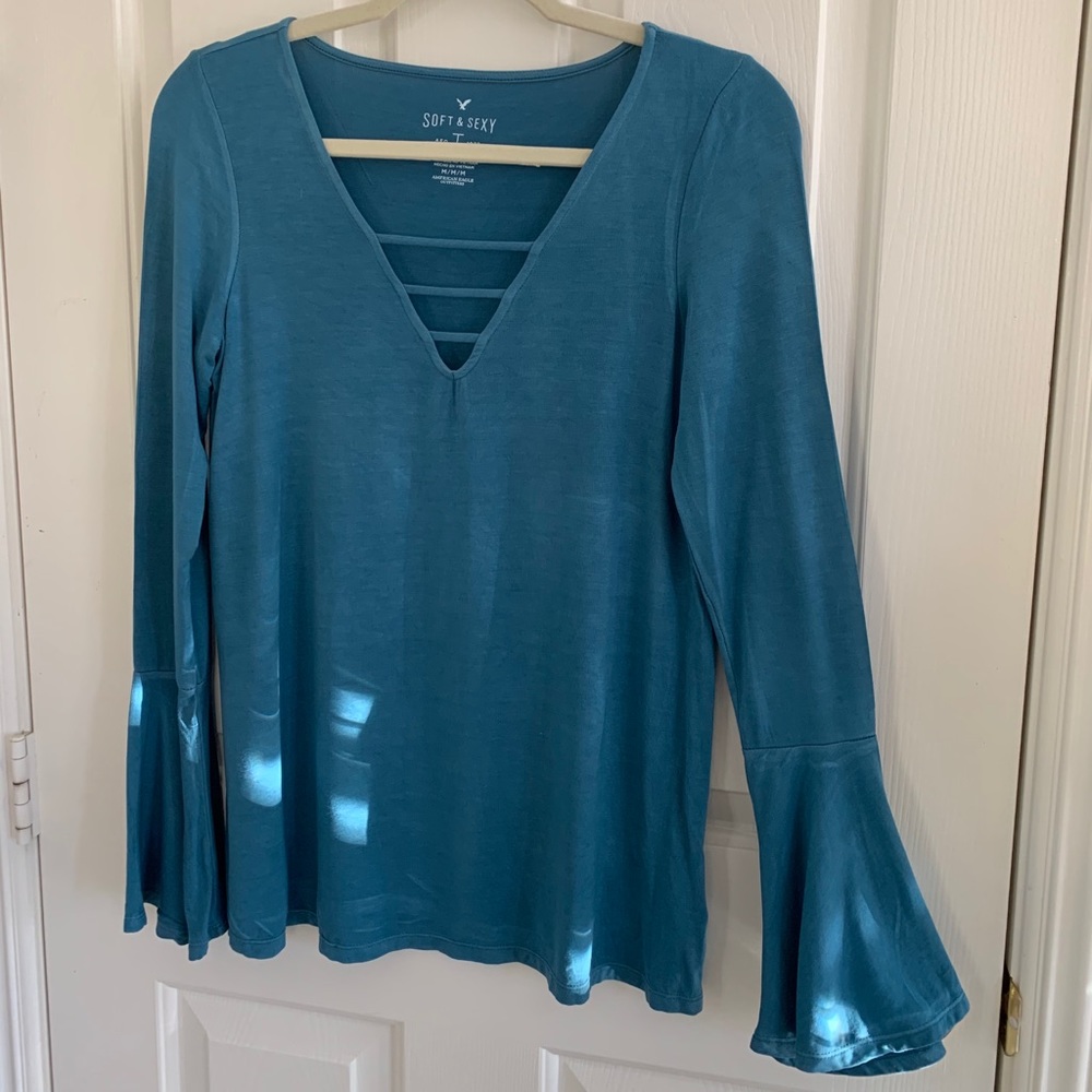 Bell sleeve top